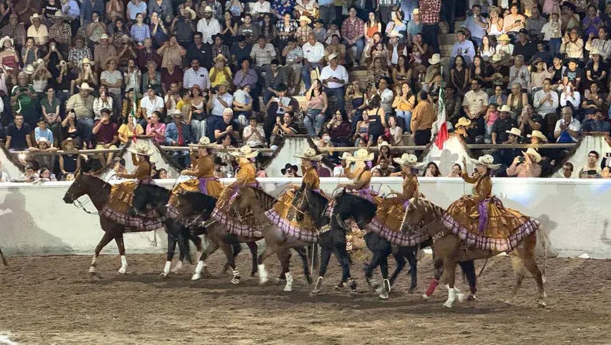 El público disfrutó de un baile folklórico que hizo retumbar con zapateado el escenario en 'México en el Alma' | Fernanda Pérez