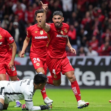 Toluca golea a Mazatlán y acecha el liderato del Apertura 2025