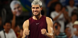 Carlos Alcaraz superó el duelo de semifinales del Abierto de Japón, en el cual comenzó abajo en el marcador y logró darle la vuelta