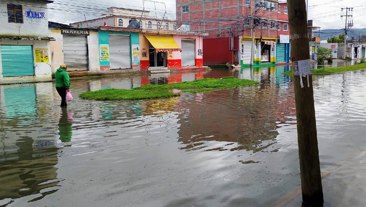 Ayuntamientos han desplegado equipos para atender las inundaciones en Edomex. Foto: (Mellissa López)