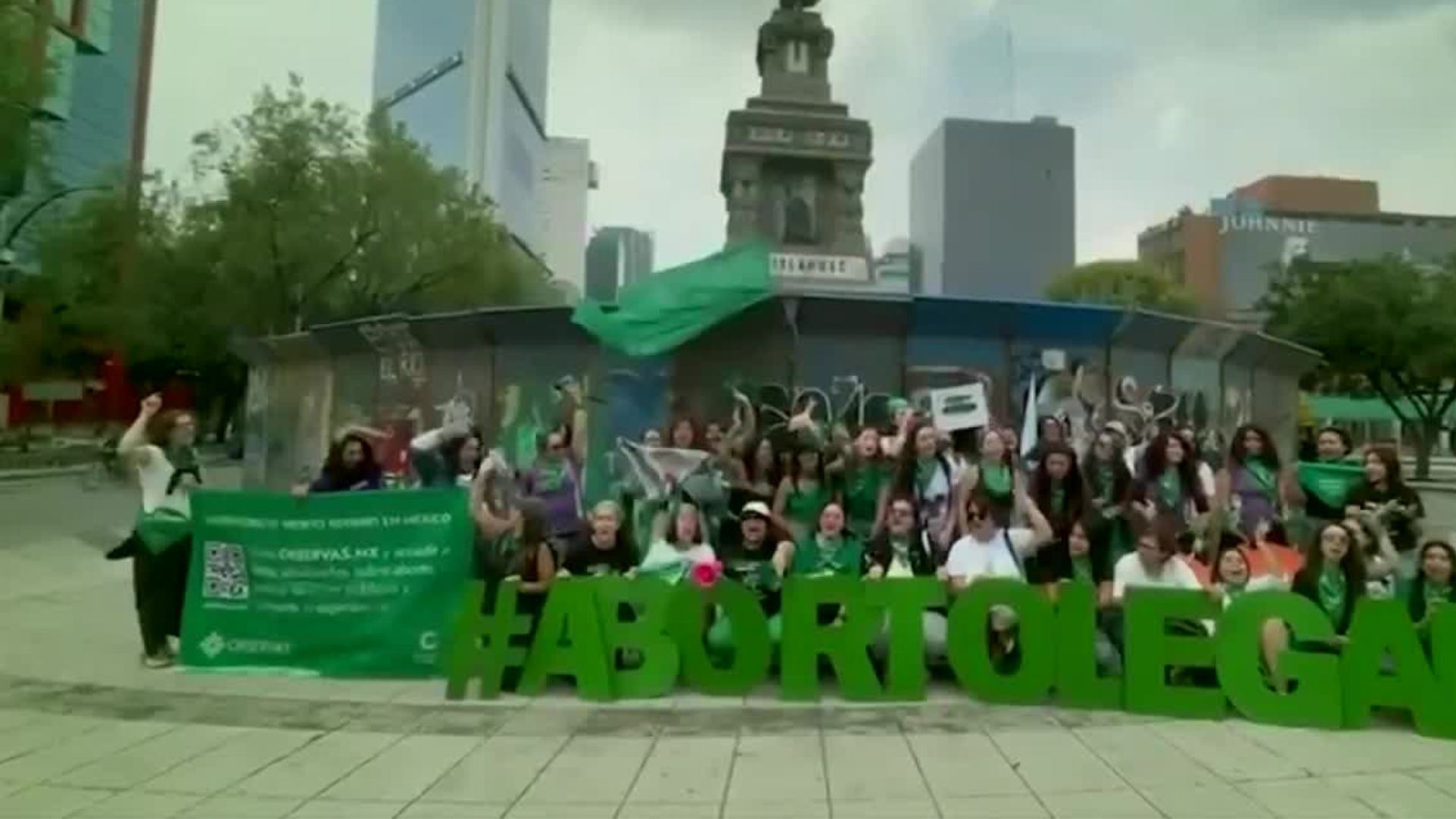 En la Ciudad de México, personas marchan a favor del aborto; exigen que el proceso sea seguro
