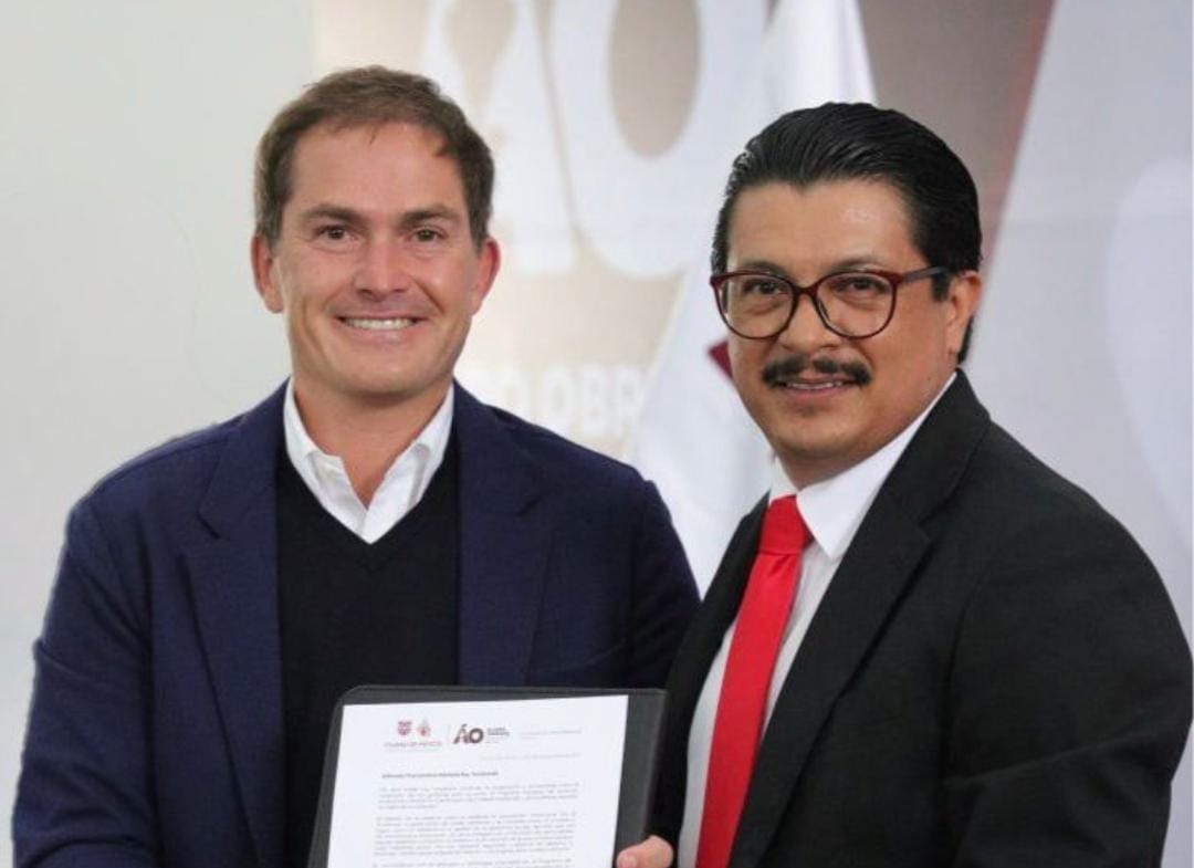 Javier López Casarín recibió un certificado por iniciar este proceso.