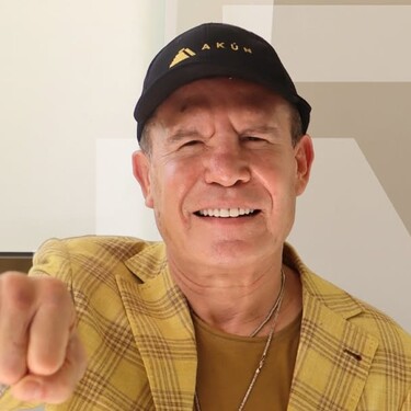 Julio César Chávez es sometido a una operación de emergencia pero asegura que está bien.