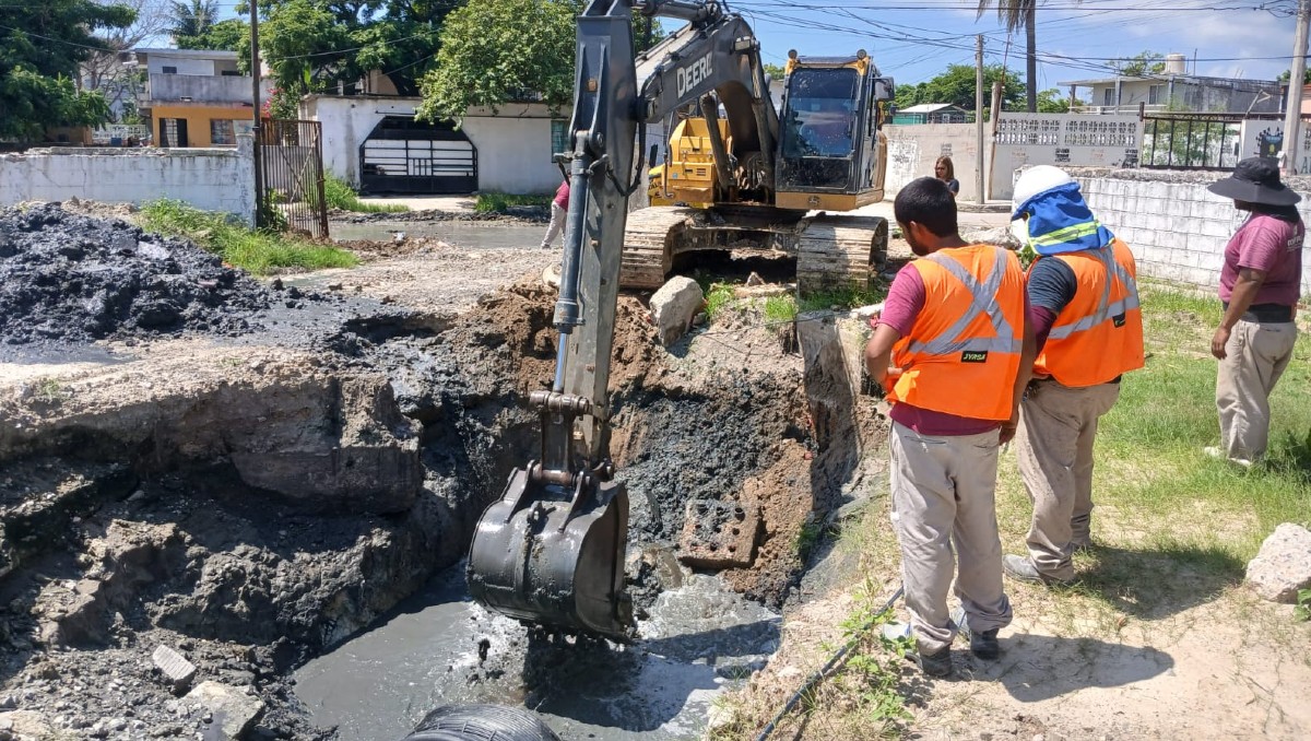 Reparación de infraestructura hidráulica en Tampico.
