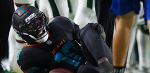Tyreek Hill sufre una terrible lesión y sale en camilla en juego de Dolphins ante Jets