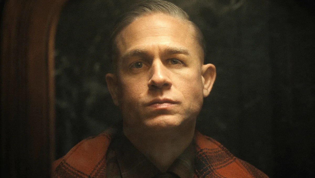 Charlie Hunnam habló con el asesino Ed Gein cuando visitó su tumba | ESPECIAL