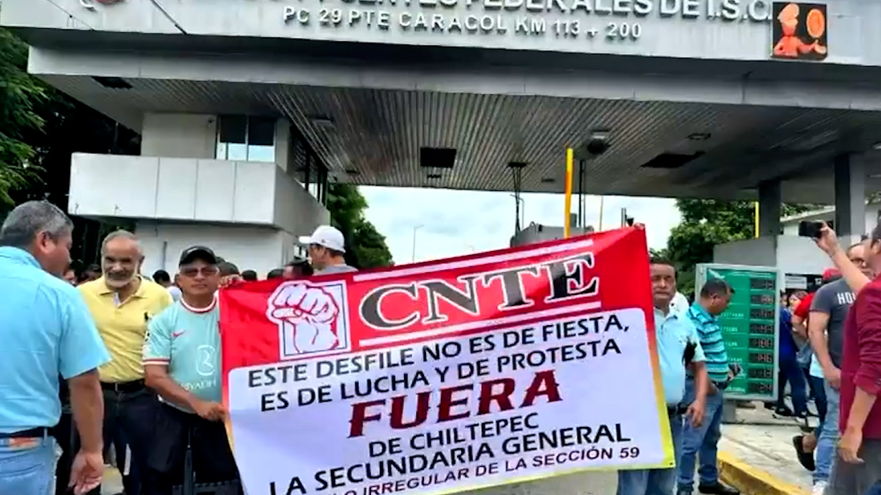 La CNTE bloquea casetas de peaje que dividen los estados de Oaxaca y Veracruz