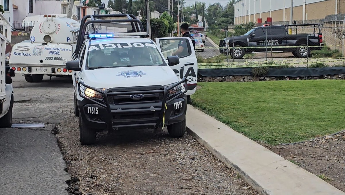 El cuerpo del joven motociclista quedó dentro del canal en Tlaquepaque (Juan Carlos Munguia)