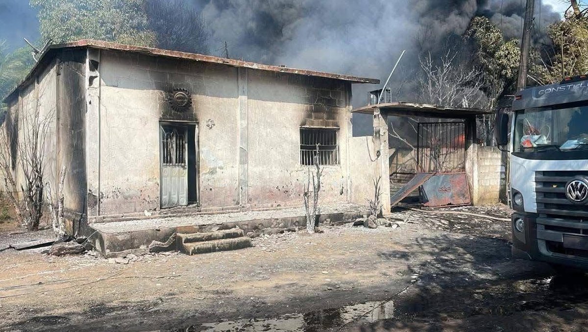 Las fuertes llamadas afectaron por lo menos a otras tres viviendas. (Especial)