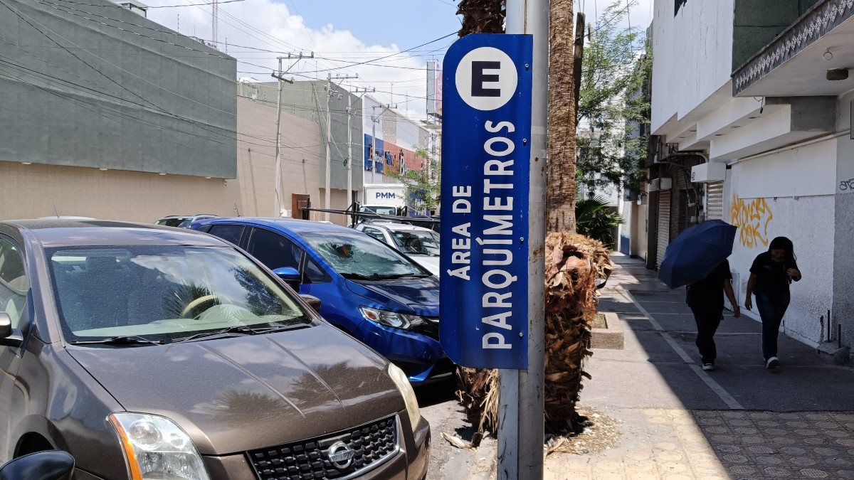 Pago de parquímetro digital en Torreón. | Roberto Amaya