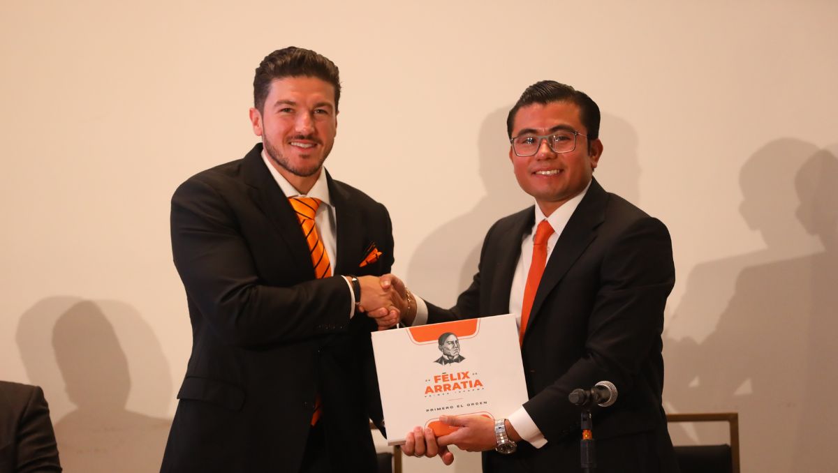 Samuel García y Félix Arratia durante primer informe de gobierno en Juárez. | Especial