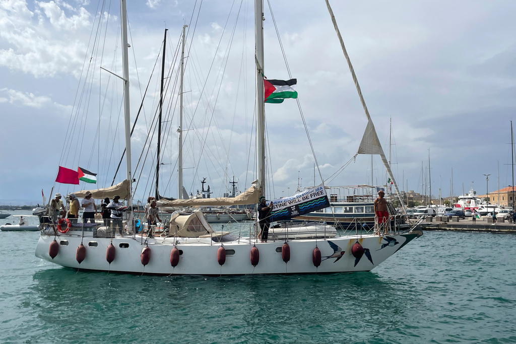 Un barco de la Flotilla Global Sumud partió hacia Gaza para entregar ayuda en medio del bloqueo israelí. | AP