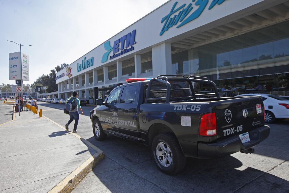 La central de autobuses en Tlaquepaque es un foco rojo para el reclutamiento. (Fernando Carrranza)