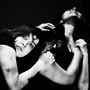 Combina elementos audiovisuales, performáticos y textuales| Fotos: Especial