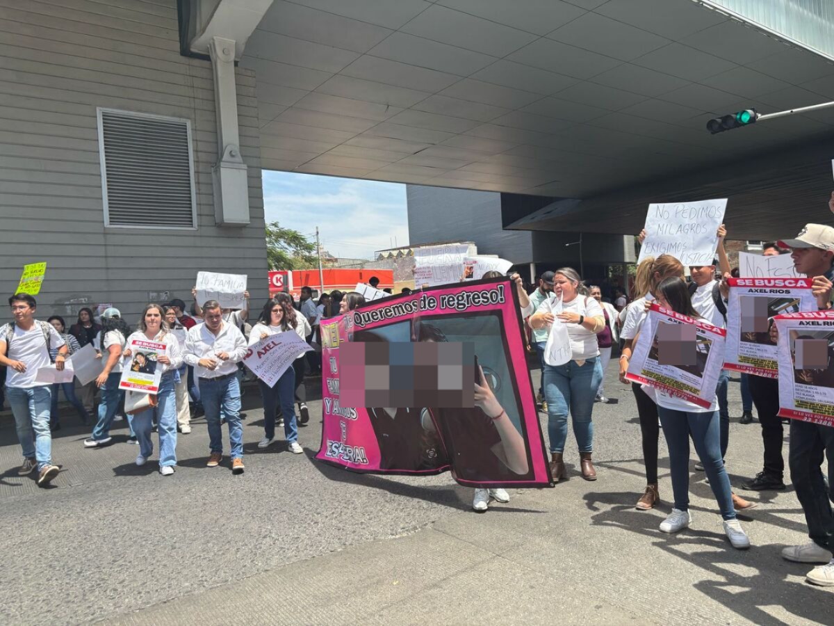 Familiares protestaron por la localización del joven y finalmente se dio (Roberto Hurtado)