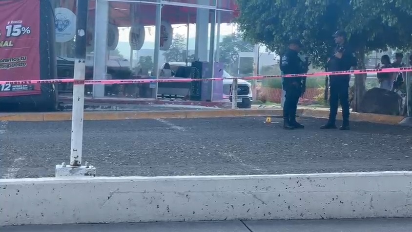 Los hechos ocurrieron en una sucursal bancaria de la plaza Centro Sur. (Alan Castellanos)