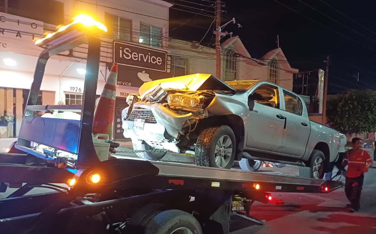 Los pasajeros de un auto resultaron golpeados. l Especial