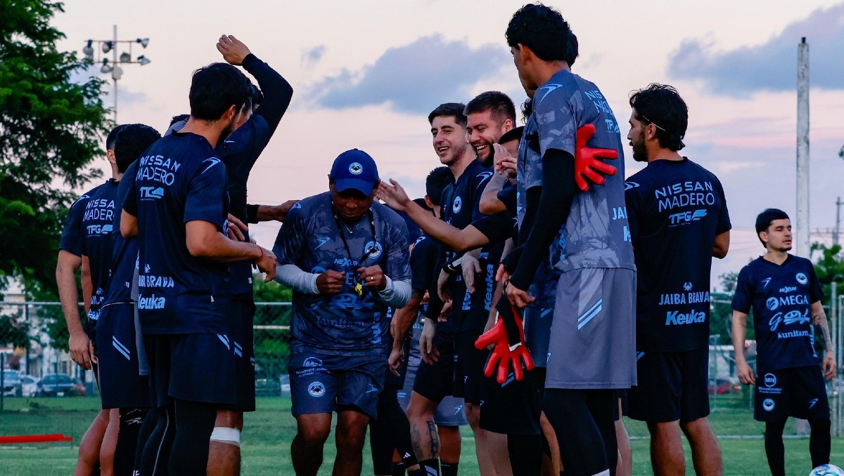 Marco Antonio "Chima" Ruiz fue felicitado por sus jugadores al entrar en el once ideal de la Liga de Expansión.