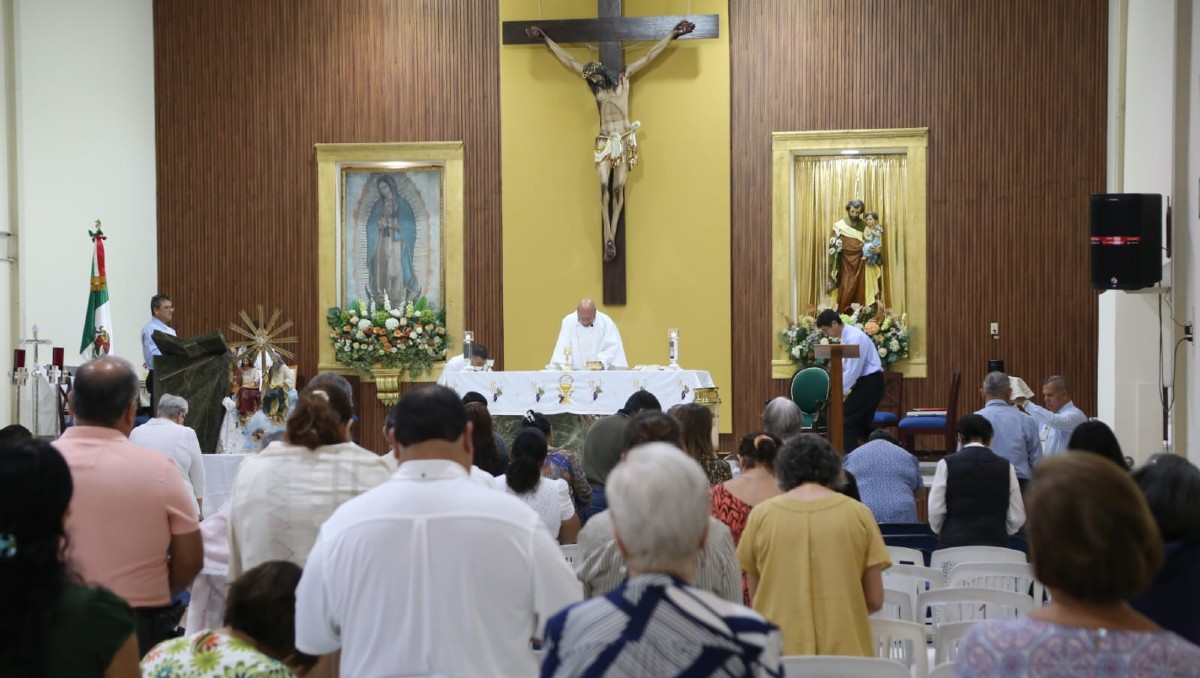 Misa en la iglesia de la Santa Cruz. (Yazmín Sánchez)