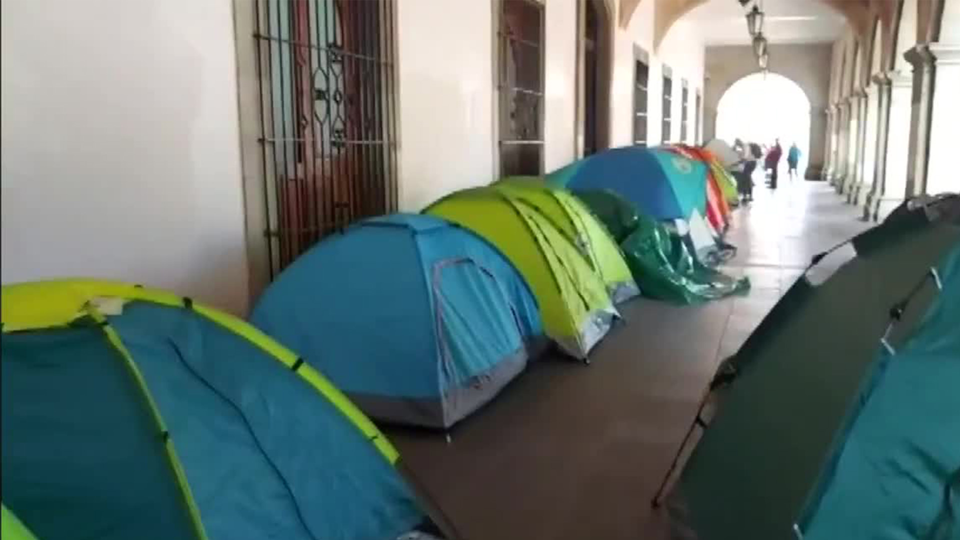 En Oaxaca, la CNTE bloquea calles y carreteras exigiendo pagos pendientes