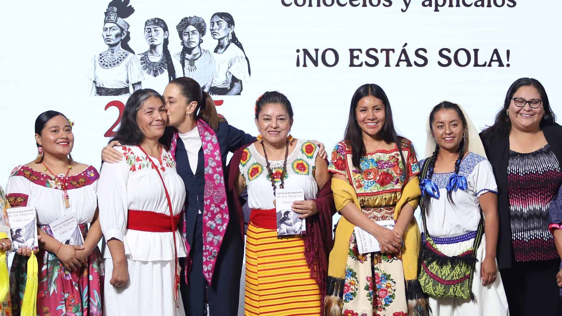 Sheinbaum presenta ‘Mujeres del Maíz’, la imagen de la mujer indígena