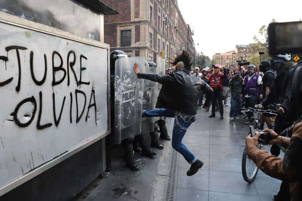 Esto ocurrió en el zócalo capitalino (Javier Ríos).