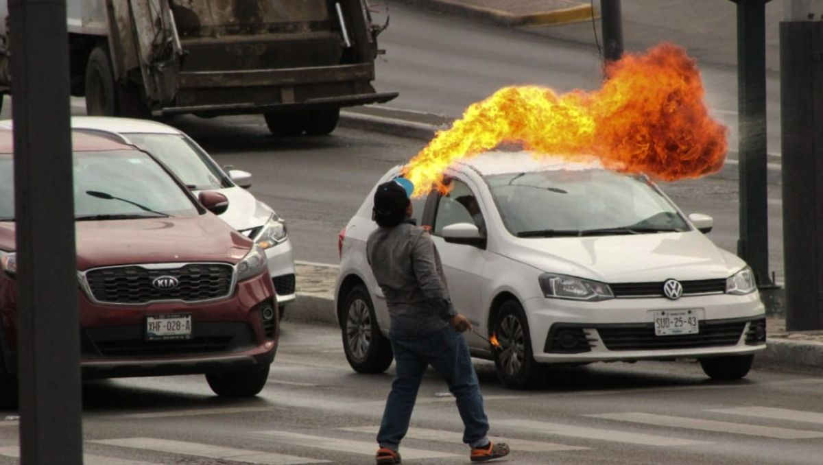 El hombre fue auxiliado por automovilistas antes de ser trasladado al Hospital General de Saltillo. | Especial