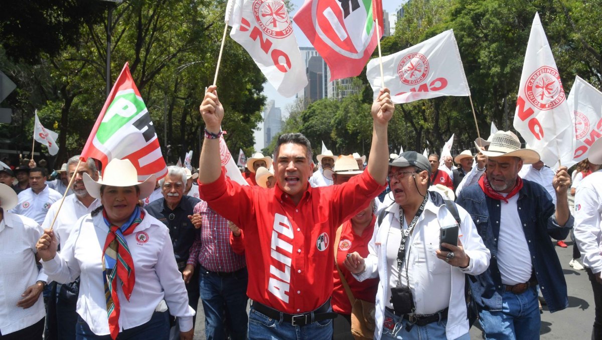 Imagen de Alejandro Moreno, presidente del PRI, durante una movilización junto a simpatizantes en CdMx | Cuartoscuro