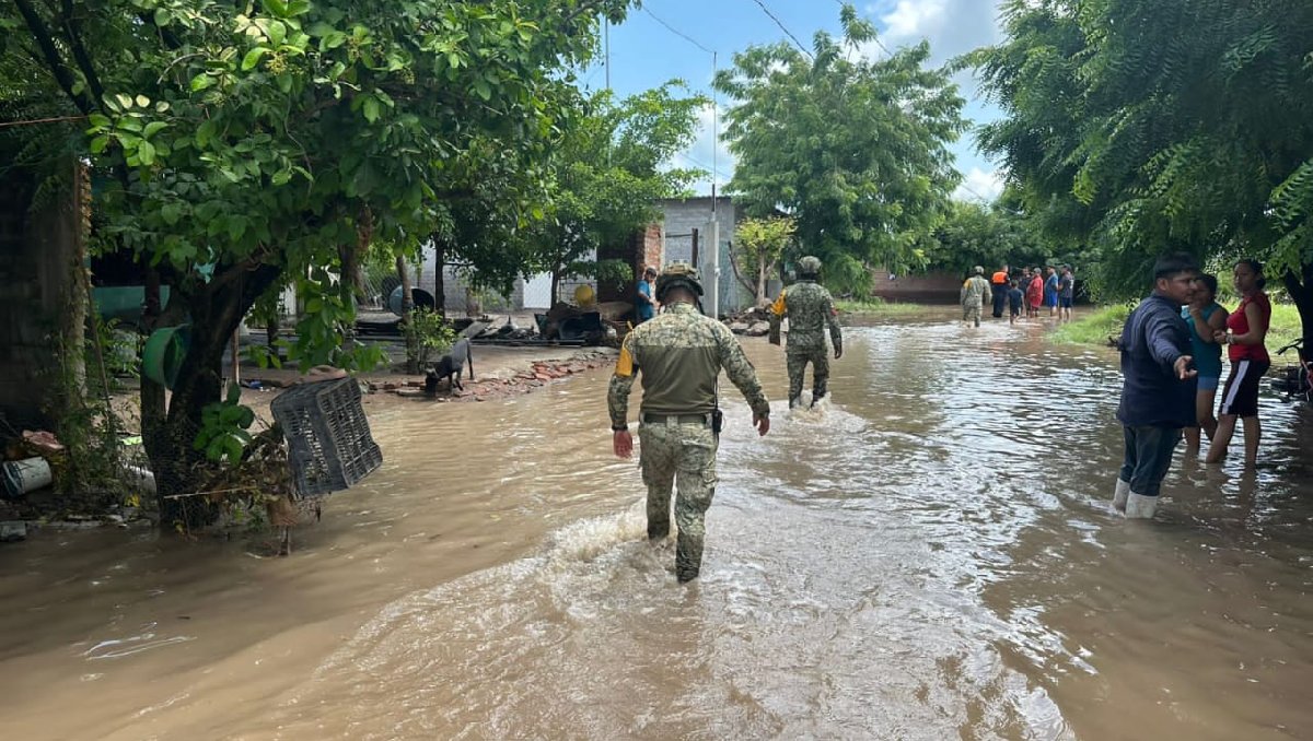 Las intensas lluvias provocaron que un canal de riego se desbordara. (Especial)