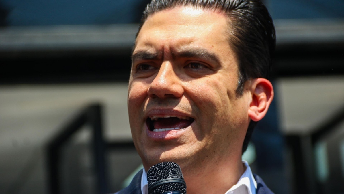 El líder nacional del PAN, Jorge Romero, en una conferencia de prensa a las afueras de la FGR. | Cuartoscuro