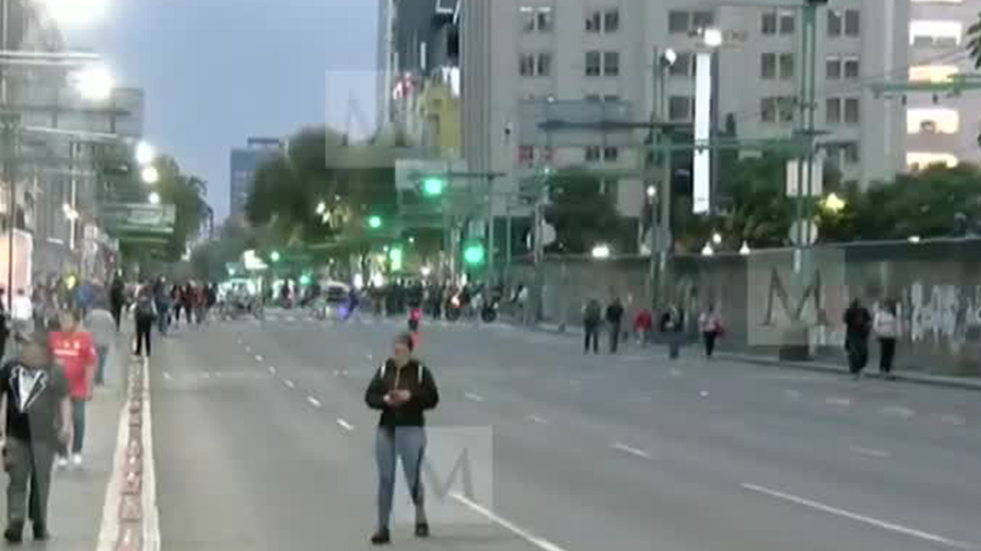 Se mantienen cortes vehiculares en Eje Central durante la marcha del 2 de octubre