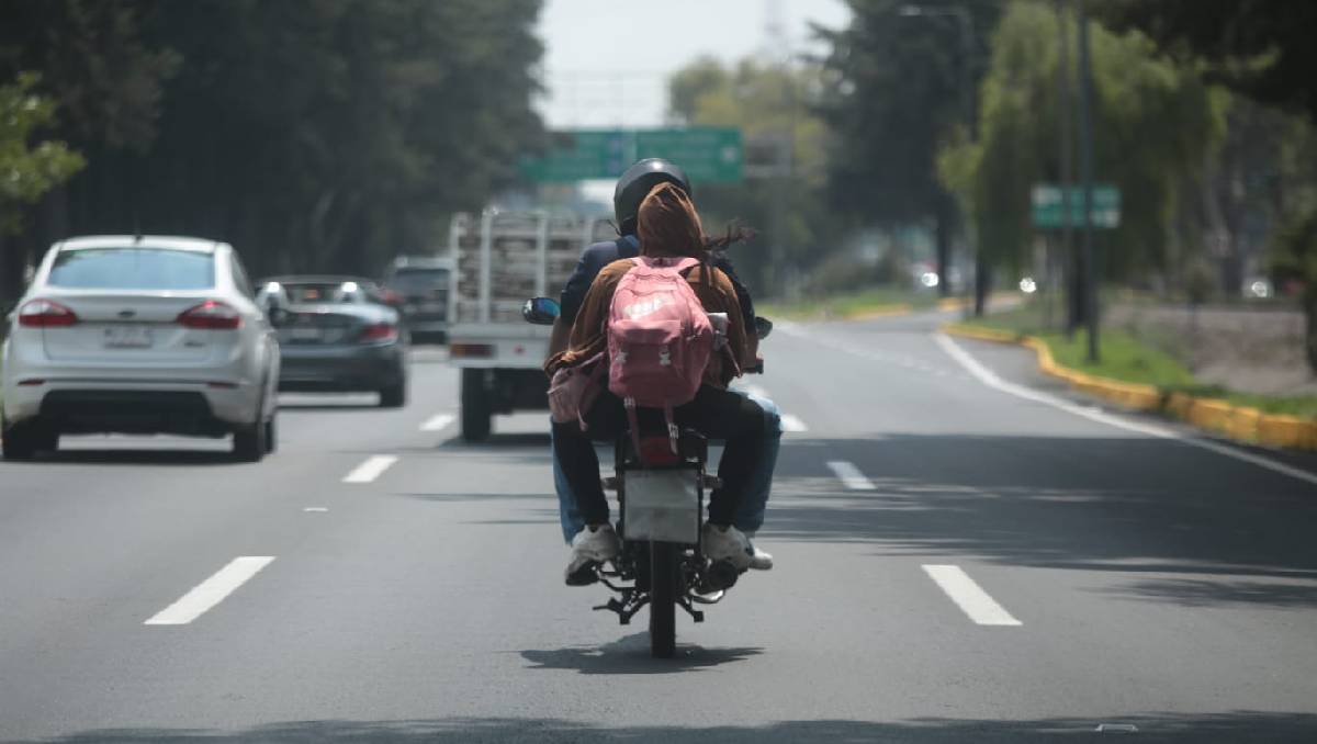 Las sanciones podrían aumentar para los que no usen equipo de protección, matrícula visible y lleve varios acompañantes. Foto: (Tania Contreras)