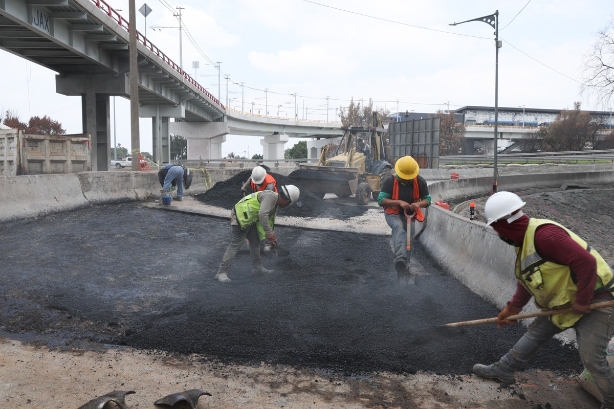 Los trabajos de reparación incluyeron abrir la zona afectada, rellenar y compactar el concreto. | Especial