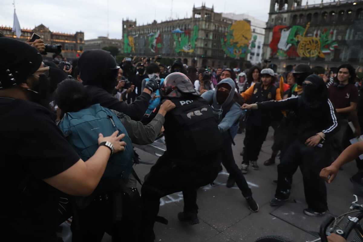Varios policías terminaron en hospitales (Javier Ríos).