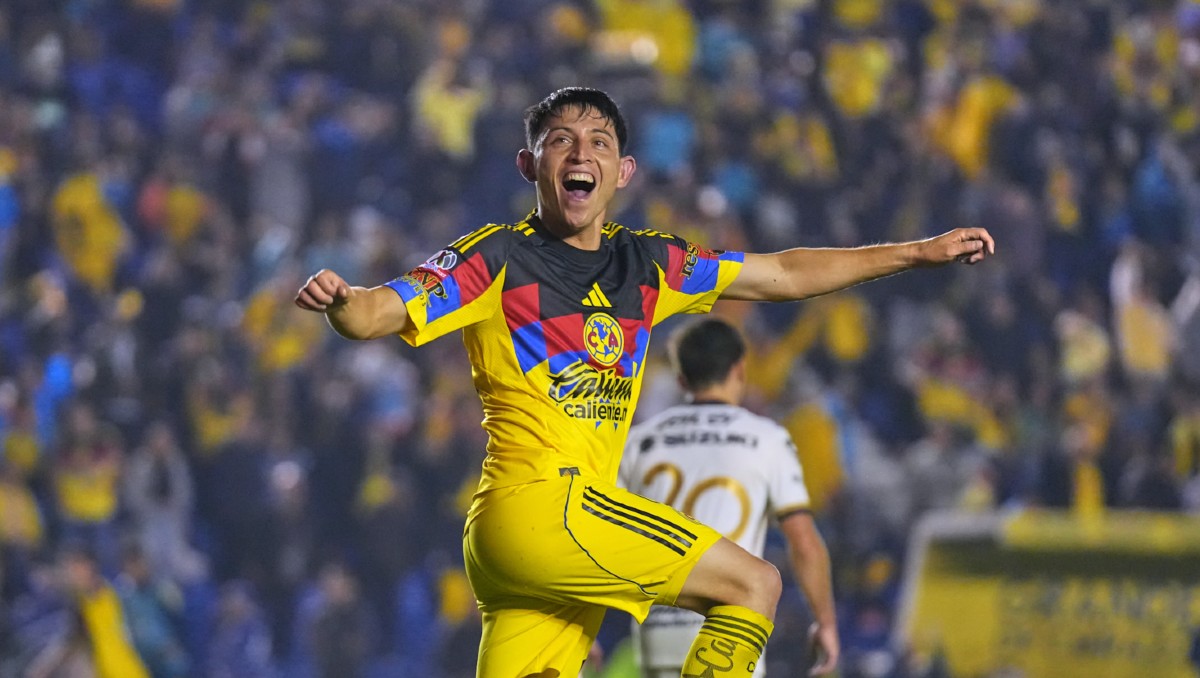Alexis Gutiérrez en festejo de gol durante el América vs Pumas (Imago7)