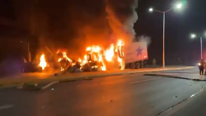 Carreteras de Zacatecas amanecen bloqueadas por grupos delictivos