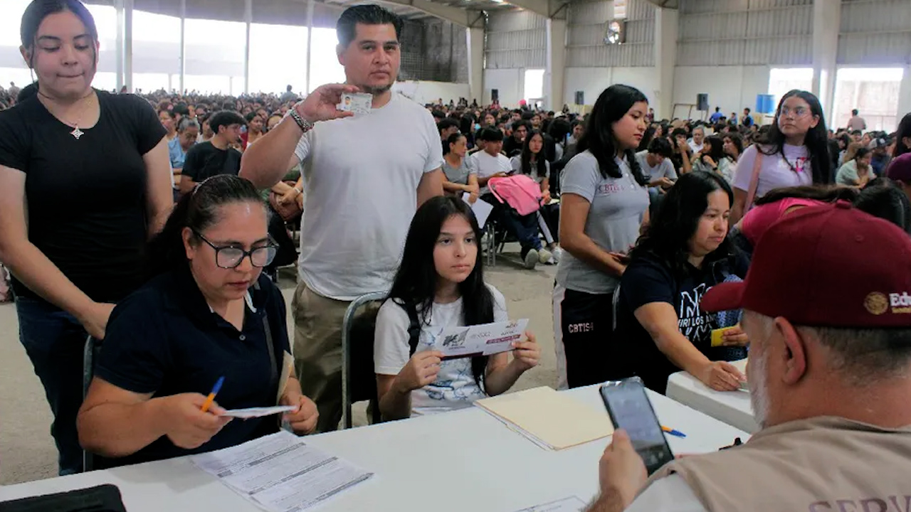 Crecen apoyos sociales y becas de la 4T; se triplican gasto desde 2019