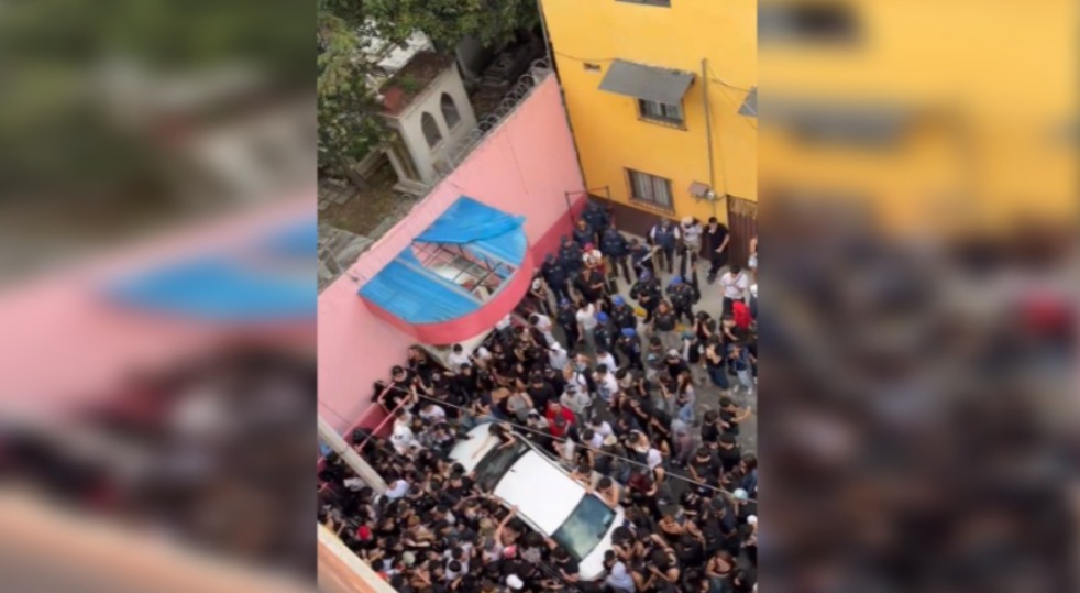 Desalojan a más de mil 200 jóvenes de un antro clandestino. (Foto: especial)