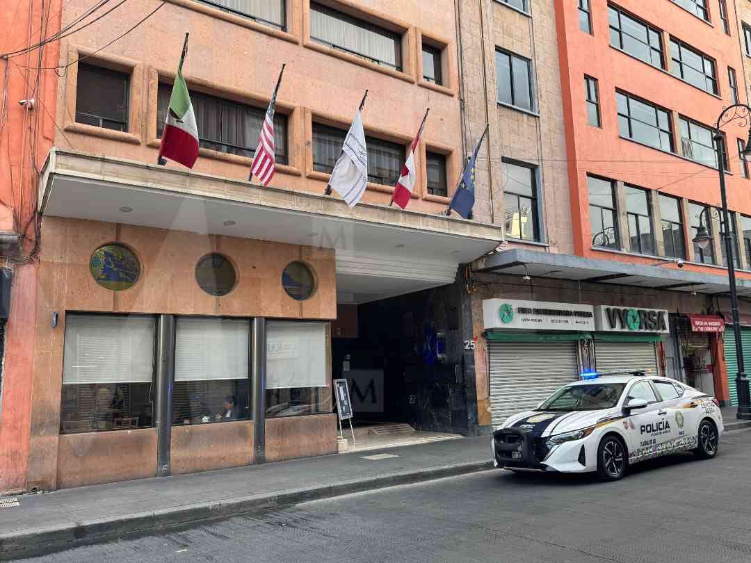 Fachada del Hotel Azores, ubicado en República de Brasil en el centro de CdMx. | Foto: Jorge Becerril