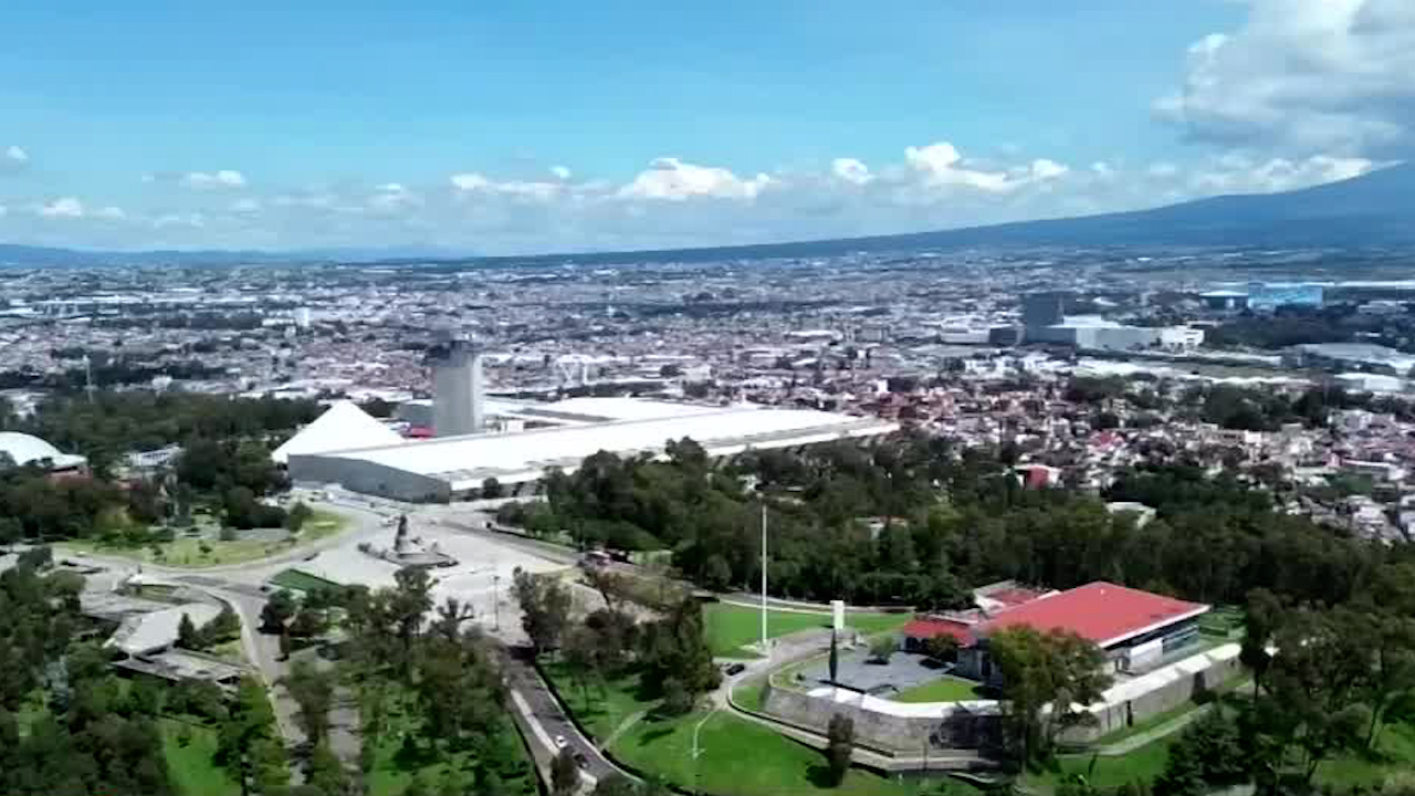 Inauguran muestra pictórica sobre paisajes de Colima en Puebla