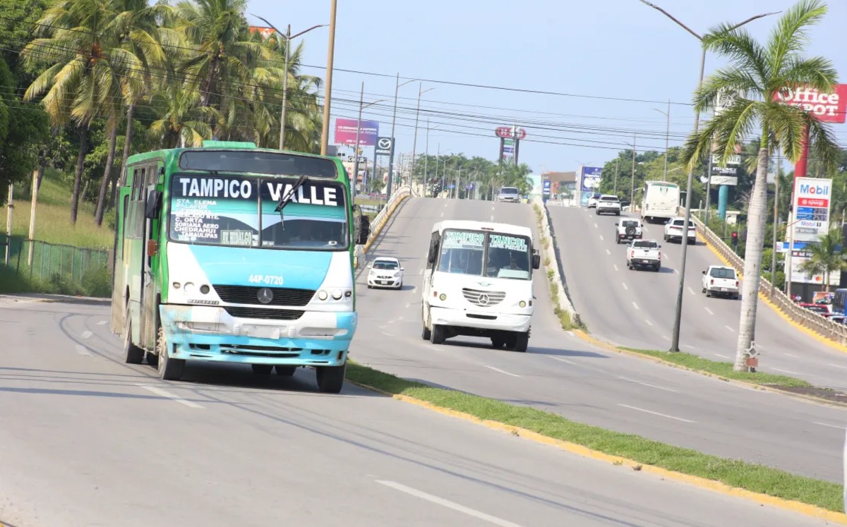 El incidente del autobús llamó la atención en redes sociales al quedar evidenciado el mal estado del autobús. | Yazmín Sánchez