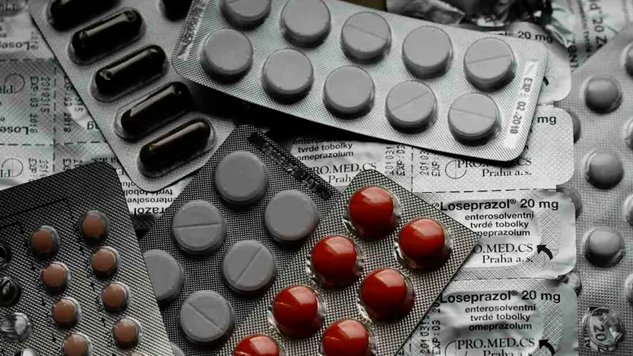 Laboratorios mexicanos entregan medicamentos pese a adeudos del gobierno: AMELAF