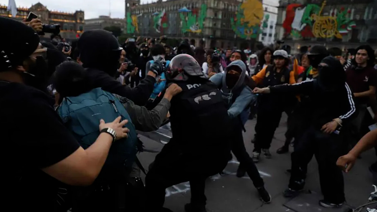 10 policías permanecen hospitalizados tras marcha del 2 de octubre en CdMx