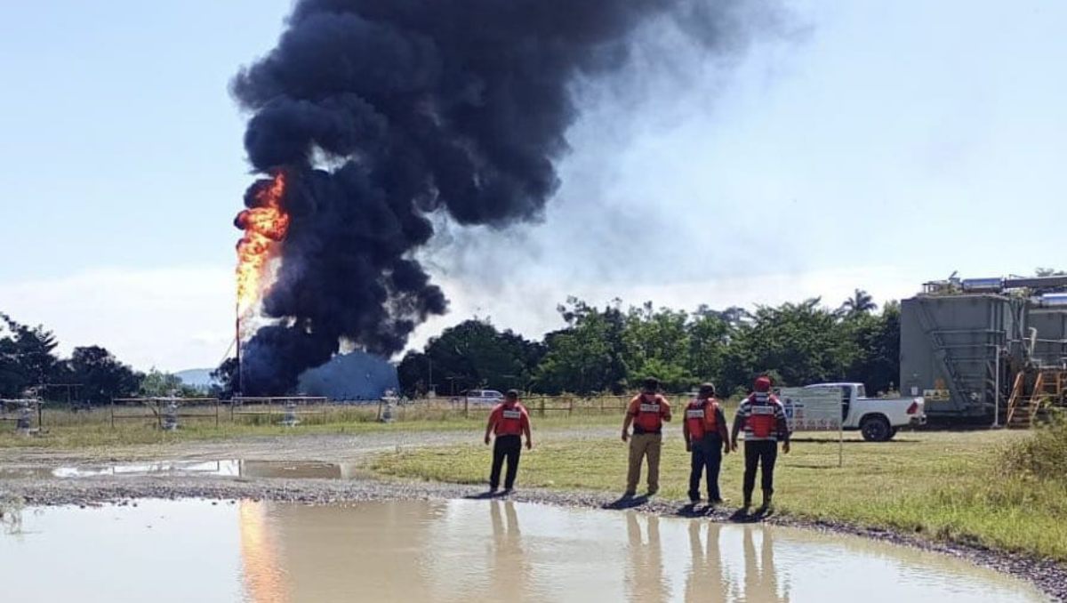Reportan incendio en pozo petrolero en Venustiano Carranza, Puebla | Miguel Ceballos