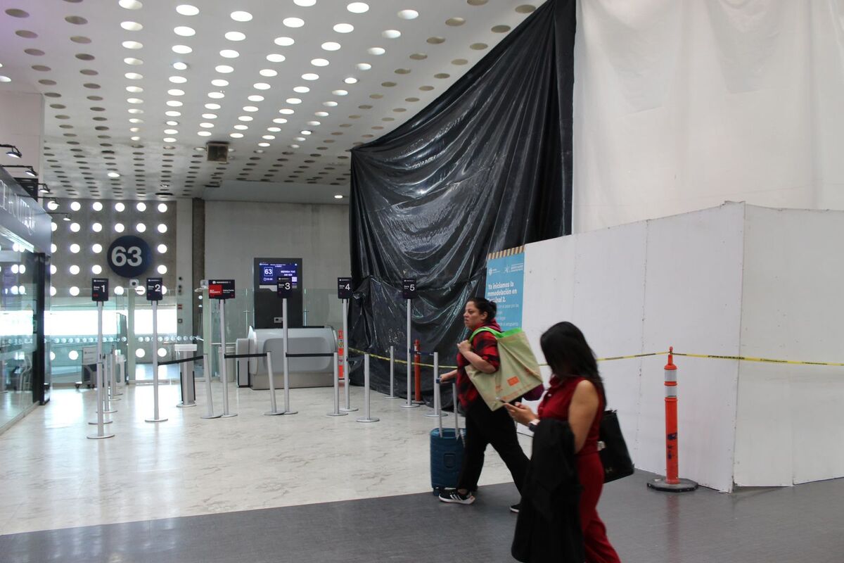 Frente a los avances en obras el AICM mantiene accesos abiertos en el ambulatorio de llegadas y salidas.