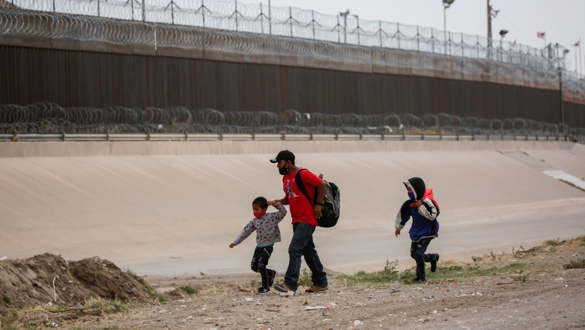 EU ha arrestado a 400 mil niños que cruzan la frontera sin sus padres desde 2021. | AP