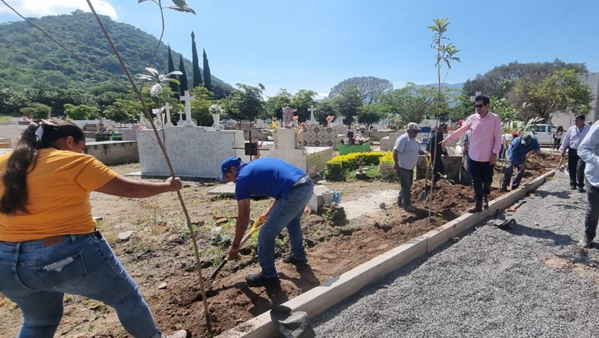 La iniciativa busca crear conciencia ambiental y embellecer los recintos de descanso (Foto: Cortesía)