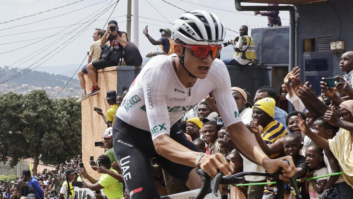 Isaac del Toro logra su decimocuarta victoria del año en el Giro de Emilia (EFE)