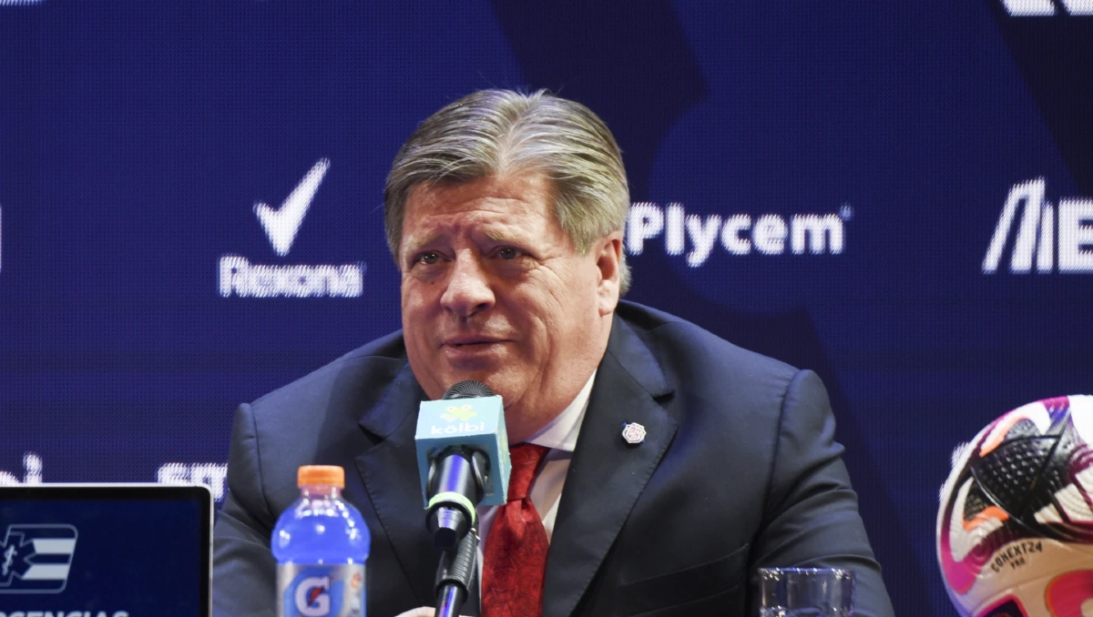 Miguel Herrera presenta su convocatoria para las eliminatorias con algunas sorpresas (AP)
