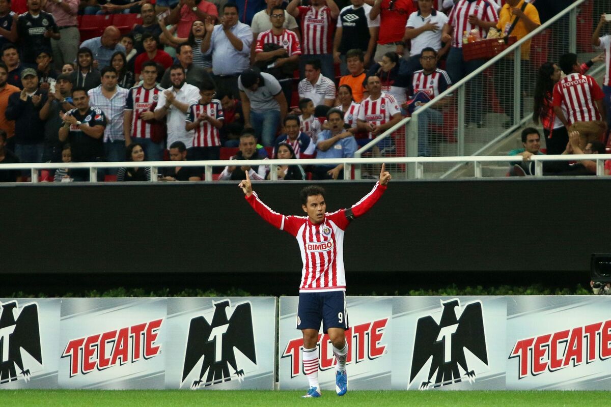Omar Bravo durante la semifinal del Torneo Apertura 2015 de la Copa MX. | Cuartoscuro